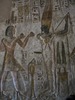 Ramses bingt der Göttin Isis Weihrauchgaben dar 
...