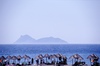 Strand in Matala mit Blick auf die Paximadia-Insel...
