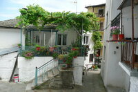 Gasse im Bergdorf Panagia / Thassos