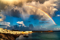 /Regenbogen über der Portara von Naxos