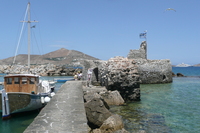 Paros Blick auf das  venetianische Castell am Hafe...