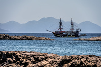 Piratenschiff am Agios Stefanos Beach, Kefalos