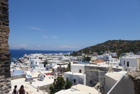 Blick vom Kloster Panagia tis Spilanis auf Mandrak...