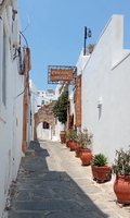 Gasse in Lindos, Ostküste von Rhodos