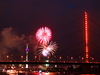 Düsseldorf Feuerwerk über dem Rhein mit Rheinknie...