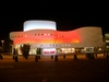 Düsseldorfer Schauspielhaus bei Nacht