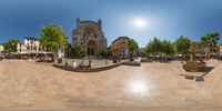 Placa Sa Constitucio in Soller mit der Kirche San...