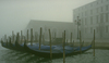 Gondola im Nebel Karneval in Venedig, am besten i...