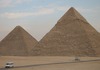 Pyramiden von hinten, links Cheops rechts Chefren
...