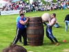 Highland Games Putting the stone Kugel auf das Fas...