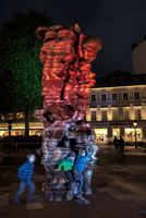 /Cragg-Skulptur Bonn leuchtet "Mean Average"